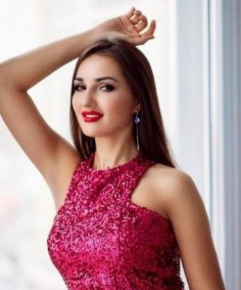 Милана, 25